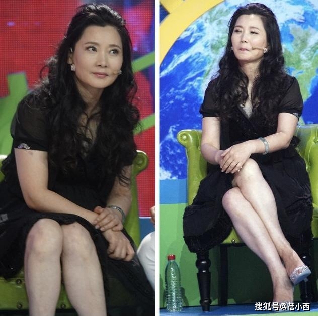 黑色|60后的何赛飞气质真优雅，穿小黑裙配长卷发好美，大婶们该学一学