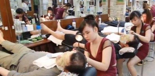 你去过越南的理发店吗？80块钱能当大佬，理发师颜值高