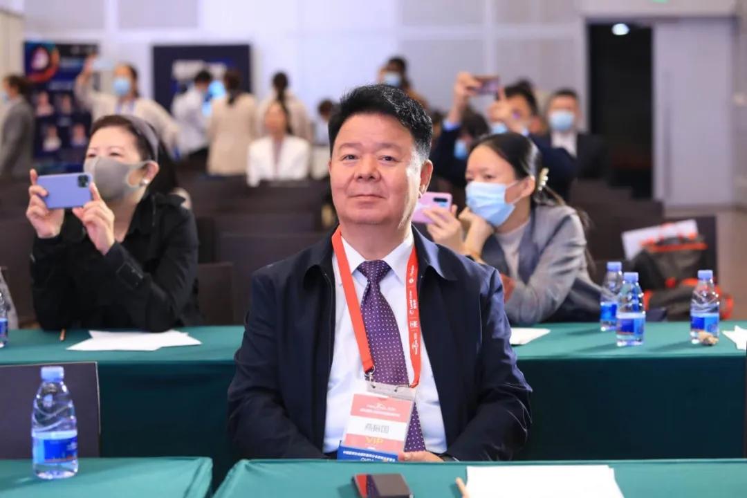 感念兰州华厦眼科医院院长燕振国教授30年从一而终济光明育桃李