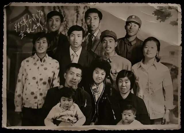 老唐|他，80岁，东北人，失业50年，只有在小女儿面前，他才卸下心防