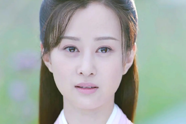 同学|韩烨凭借《玫瑰行者》出圈,蓝盈莹是她的同学,曾在知否中扮丹橘