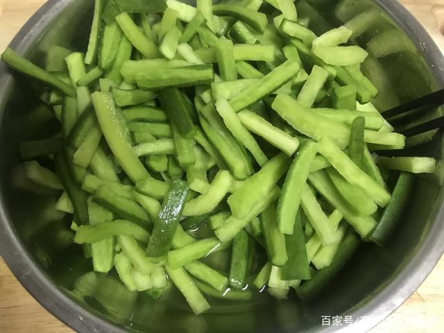 怎么晒萝卜干好吃又脆嫩 2500eba7fdf84614ba12d66cdf37df2b.jpeg