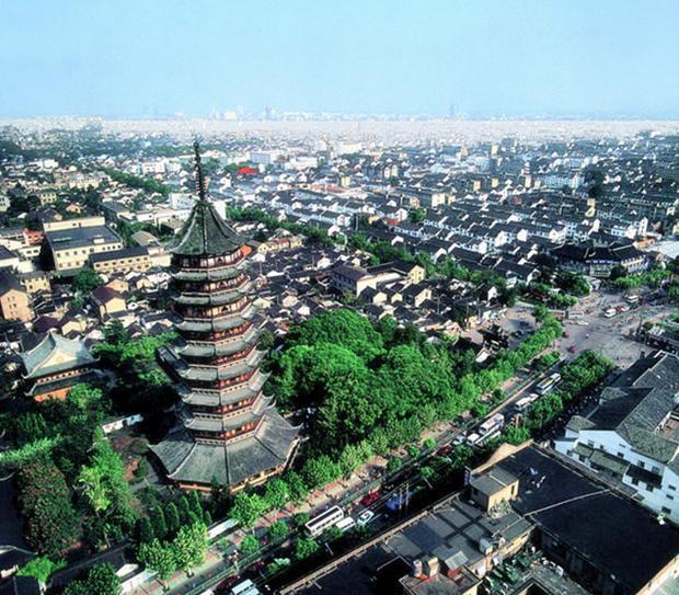 清朝时期，唯一拥有三个县的城市，被称为：一二等的风流富贵之地