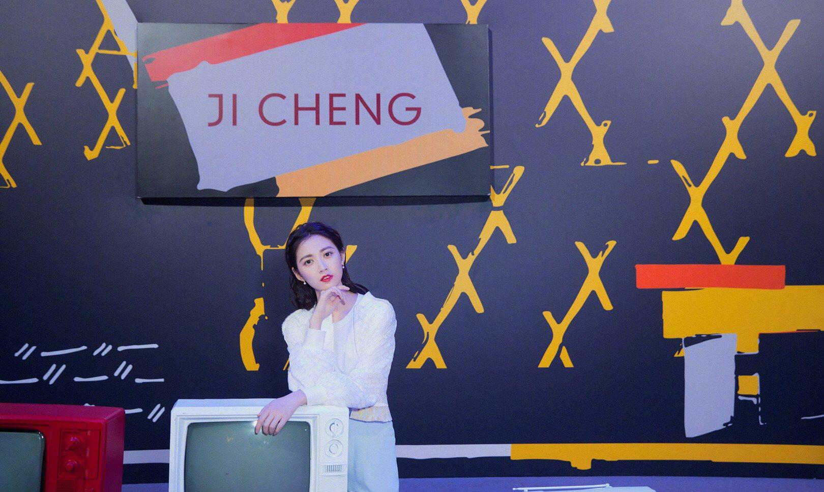 一身|新晋长腿女神陈钰琪,一身少女装美得出众,网友:心动的感觉