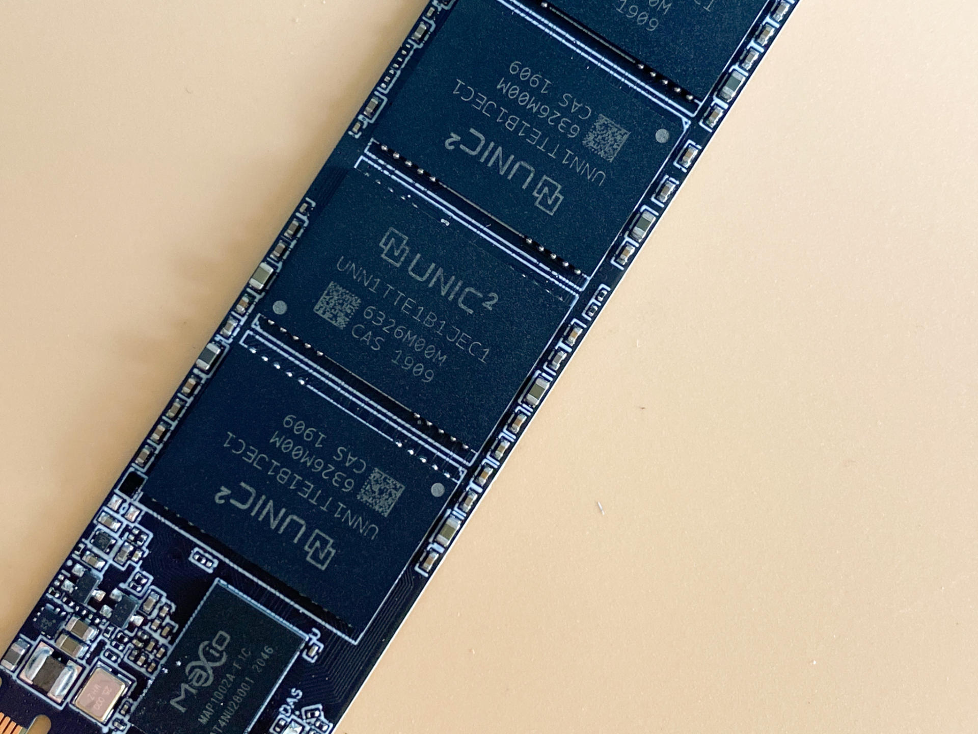 硬盘|性价比硬盘可靠吗？实测国产大卖款BASIC NVMe SSD硬盘，FLUX加持