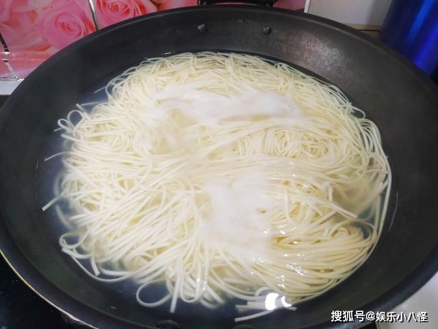 葱花|孩子早餐我不愁，1个番茄，2个鸡蛋，5分钟上桌，孩子爱吃