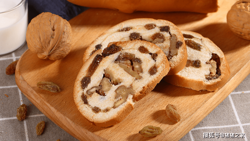 新疆果仁大列巴做法很简单嚼劲十足满满的坚果口感丰富