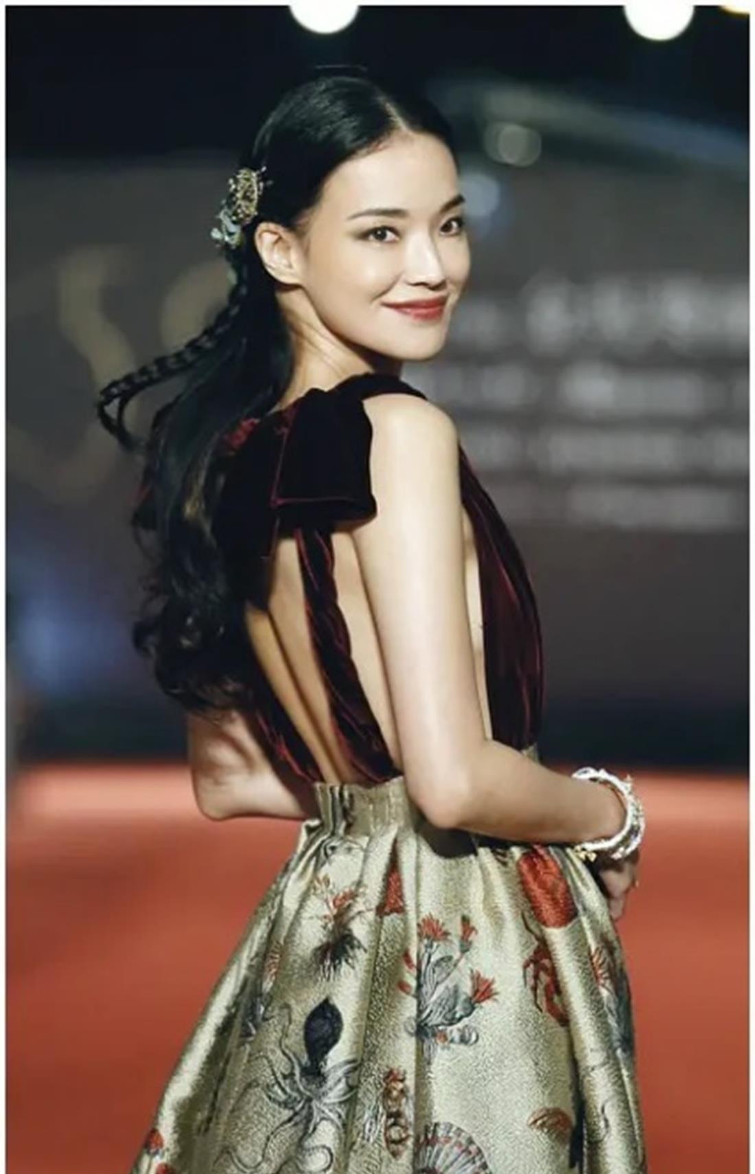 沈腾姐姐火上热值很高却被群嘲关掉美颜滤镜后直接变个人