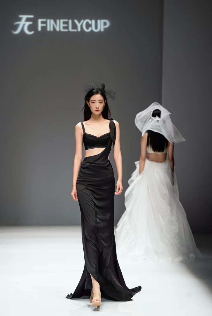 内心|FINELYCUP梵妳卡波 x中国国际时装周 | 女性力量的觉醒