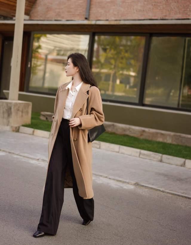 黑色|为什么今年的风衣，都宁愿配阔腿裤和白色衬衫？重点是真心好看