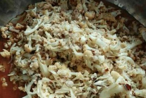 家长|幼儿园每月学费1800，老师群里发孩子吃饭照片，家长看后“怒”了