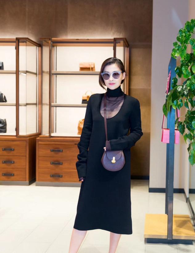 分析|不服老!46岁梅婷穿得花里胡哨,整个人时髦又洋气,能接受吗?