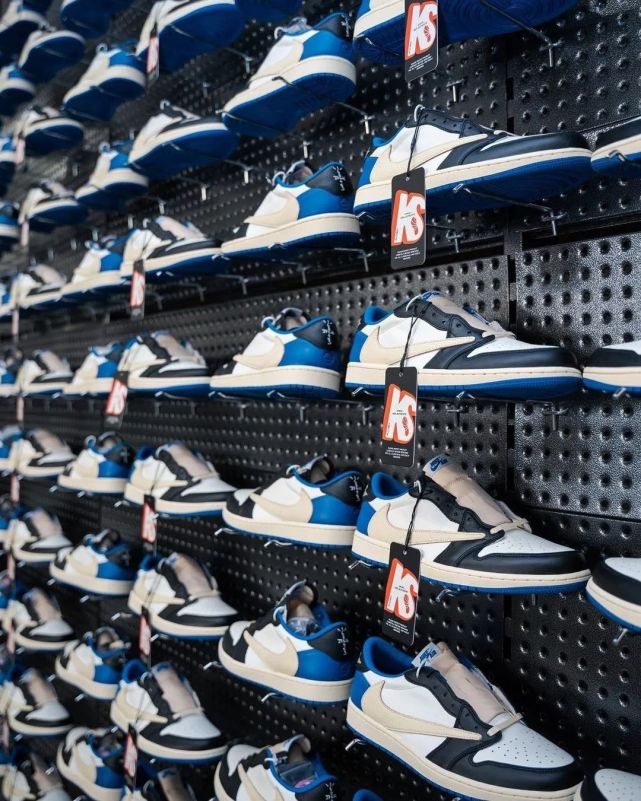 &quot|曝光一家店！AJ1闪电倒勾发售＂狂赚＂243万！