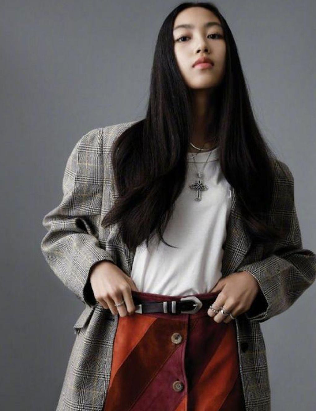 身材|任达华女儿16岁就一米八高,完美遗传妈妈的身材,这长腿太吸睛了