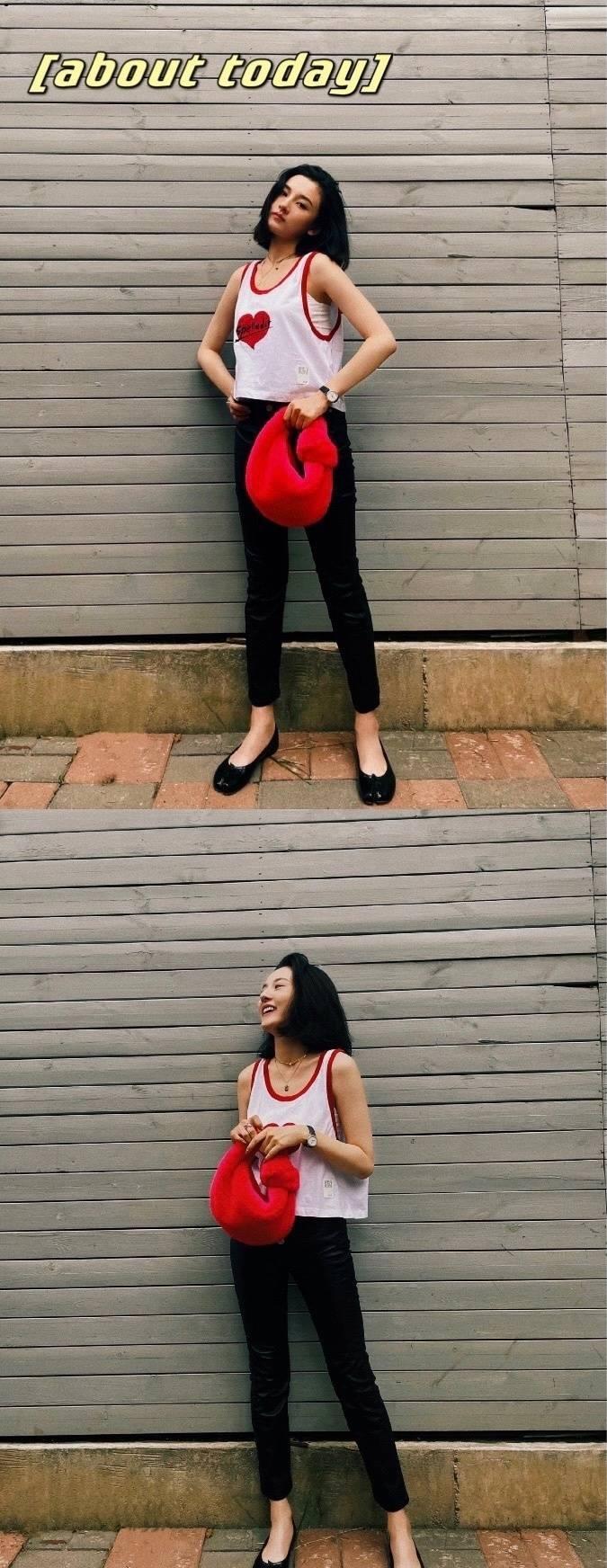 短裙|宋祖儿秋季穿搭真好看，卫衣搭配百褶裙走机场，少女感扑面而来