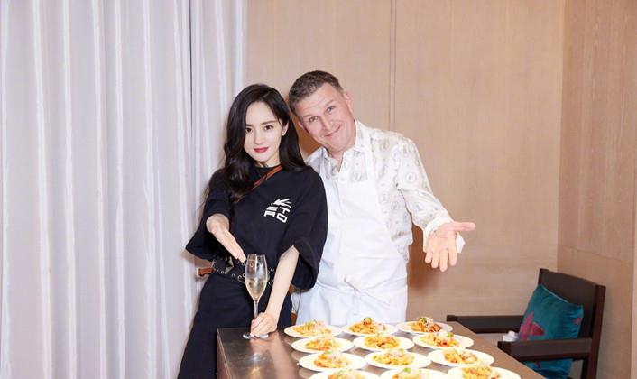 杨幂|35岁杨幂豪华酒店庆生!穿1万尖头靴闺蜜团作陪,4层大蛋糕太阔卓