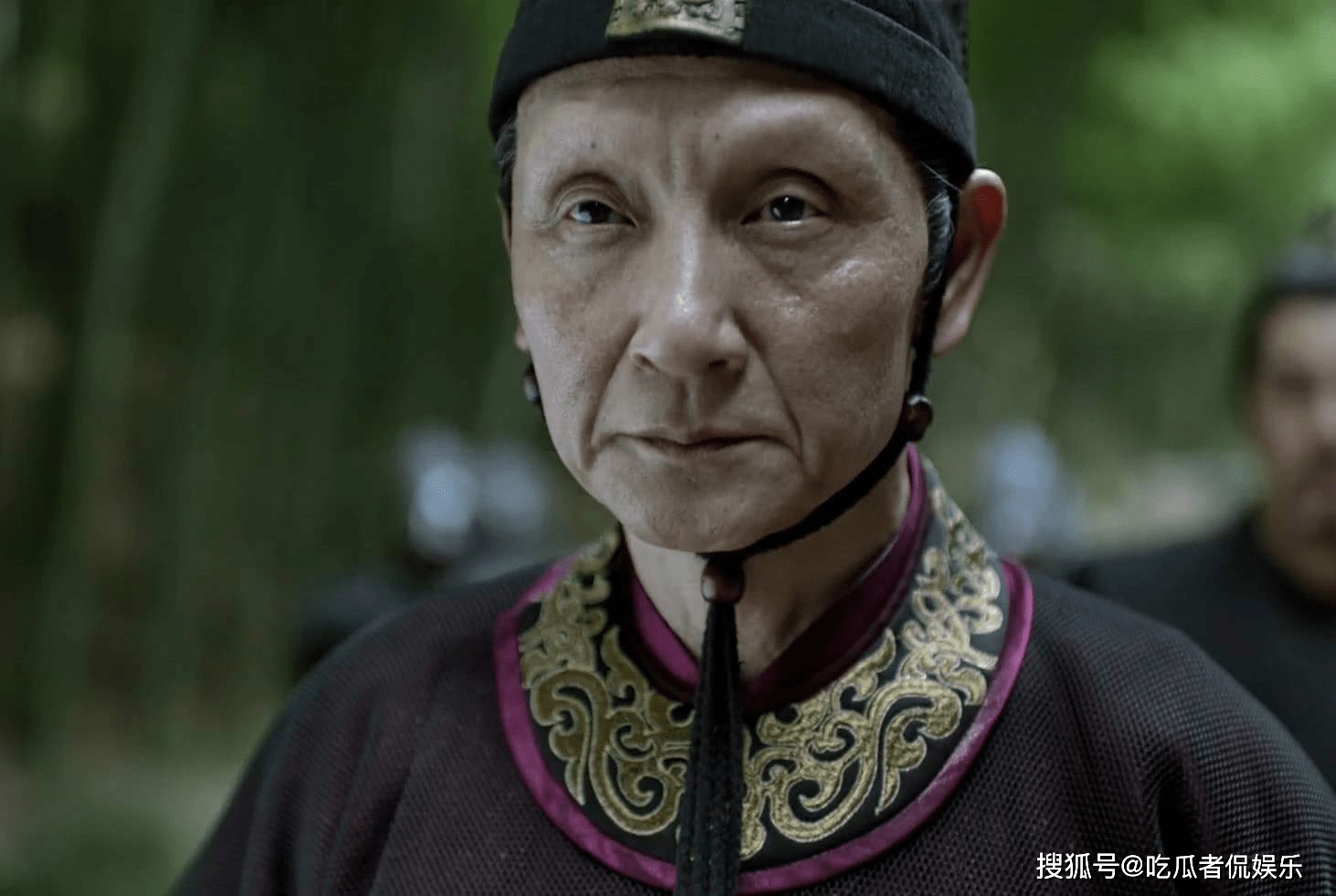 电视剧《庆余年》中,剧中有个人物叫做大宗师洪四庠,虽然说杜玉明饰演