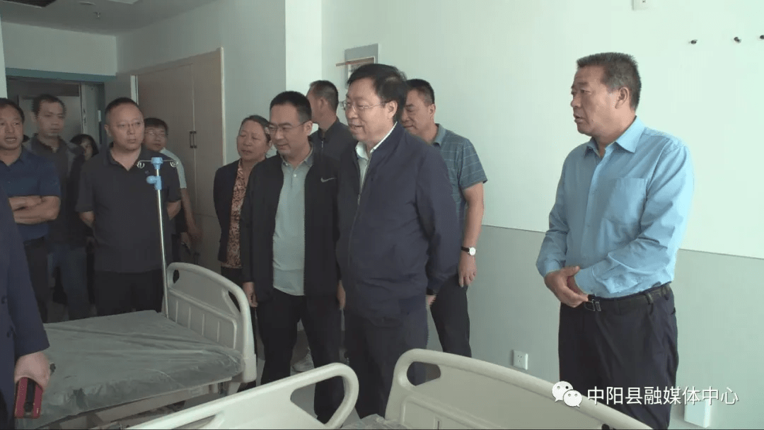 市人大代表在中阳县视察省市重点项目建设情况