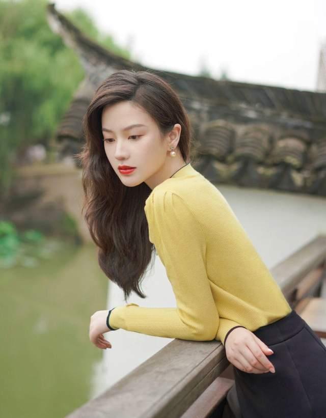 黑色|为什么今年的风衣,都宁愿配阔腿裤和白色衬衫?重点是真心好看