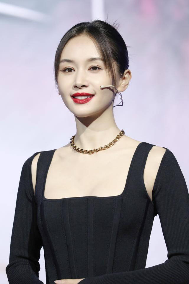 身材|王子文个子虽小，比例完美，穿黑色连衣裙凹“黑玫瑰”造型太惊艳