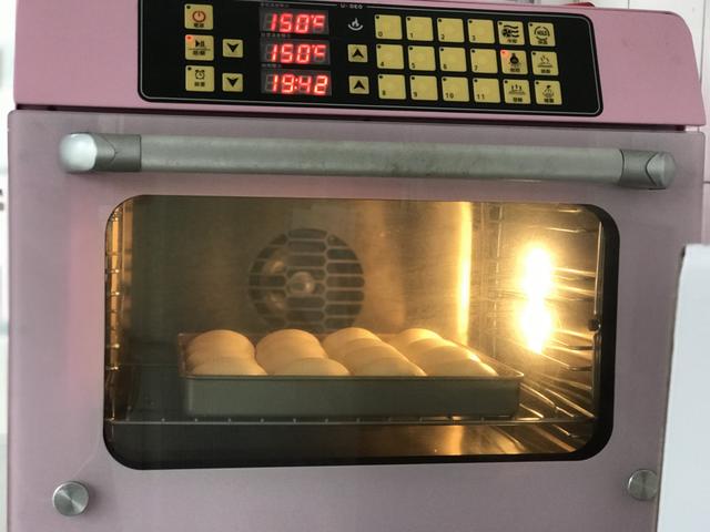 进行|最近超火的面包做法，只需一次发酵，面包蓬松暄软，放3天也不硬