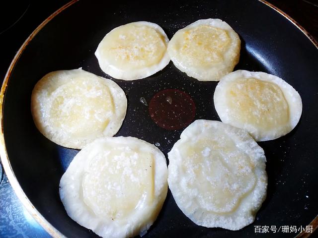 平底锅煎饺子教程 0cd669bdec974bc295d2dc91a231e195.jpeg