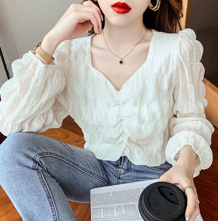 整体|褶皱衫所拥有的魅力值，打造秋季穿搭中的那一份时髦气质