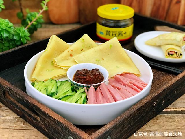 操作|快速做营养鸡蛋饼,不发面不醒面,筷子一搅,10分钟搞定全家早餐