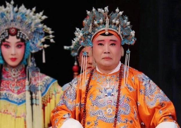 小番|郭德纲的京剧争议太大,其实他不唱京剧,就是拯救京剧了!
