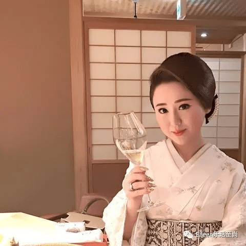日元|租房存爱马仕？带15亿逛街的浮夸富婆究竟什么来头？