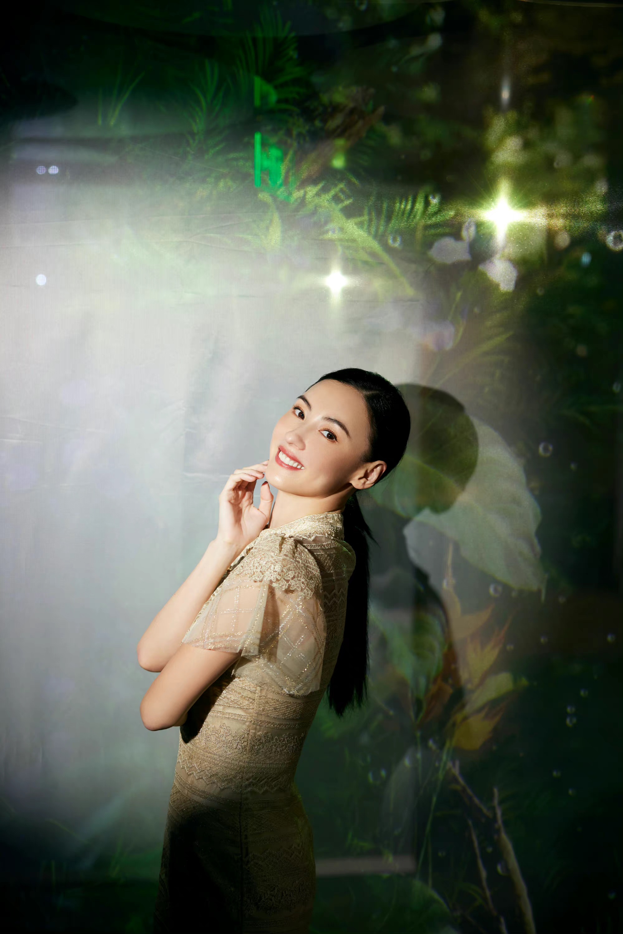 马尾|张柏芝雨林旗袍大片