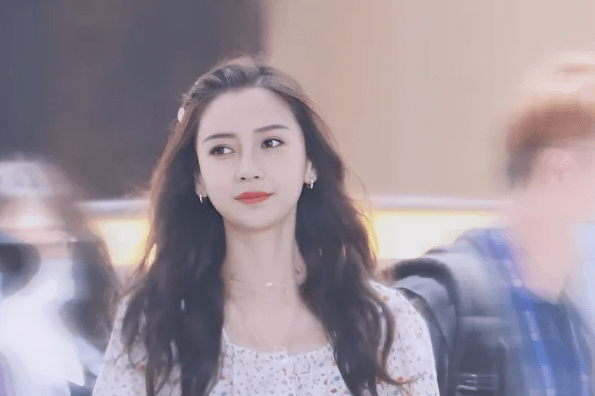 黑色|奔跑吧路透，嘉宾都穿运动鞋，baby却与众不同，妥妥的团花！