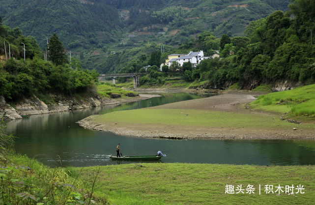 如果有一种美叫千岛湖的美，千岛湖上游风光秀丽吸引游人。