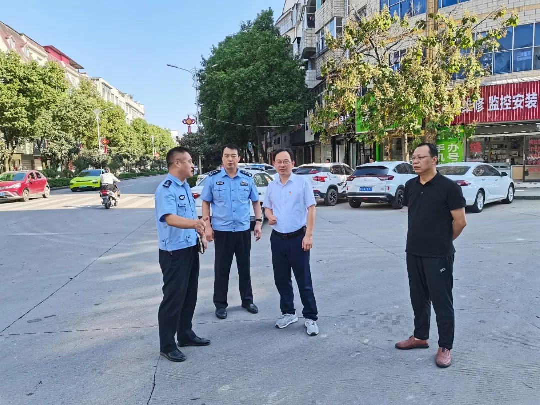 9月14日上午,县委常委,政法委书记高东到城区各重点