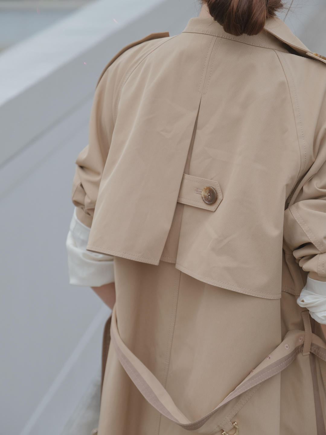 面料|职场法式穿搭指南，大u领针织衫+半身裙，穿起来气质又性感