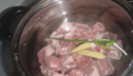 怎么做红烧排骨不发苦 eee7f3abd663409baf8c07906951bbd2.jpeg