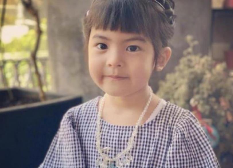 贾静雯|波妞“后来居上”，颜值超过姐姐咘咘，如今越长越像妈妈贾静雯