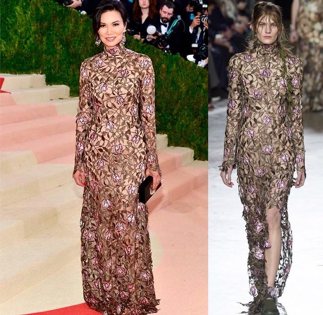 保养|52岁邓文迪保养得太好，穿亮片礼服闪耀动人，脸上没有一丝皱纹