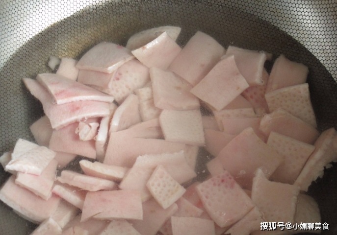 怎么把肉切成小块儿 35c7a17207a840d09cd9594c6ec02d2a.jpeg