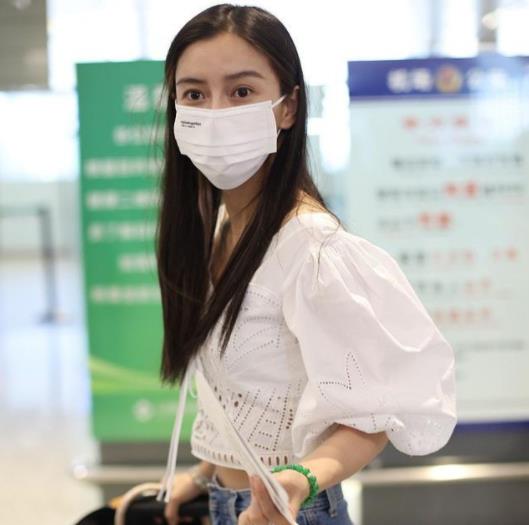 好身材|杨颖这一身又纯又时尚,镂空露肚脐一样不落,是纯欲风没错了