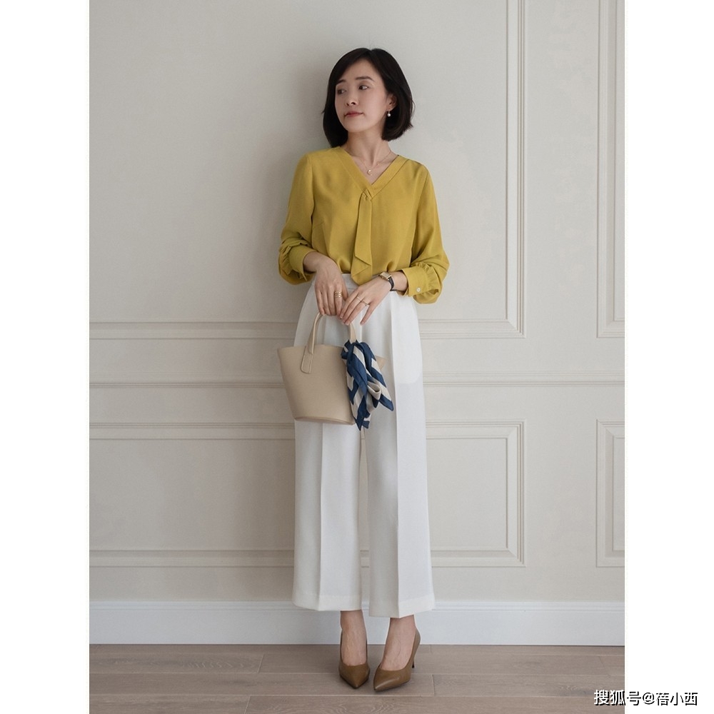 服装|女人过了40岁尽量少穿花俏衣服，试试这些极简衬衫，时髦显气质