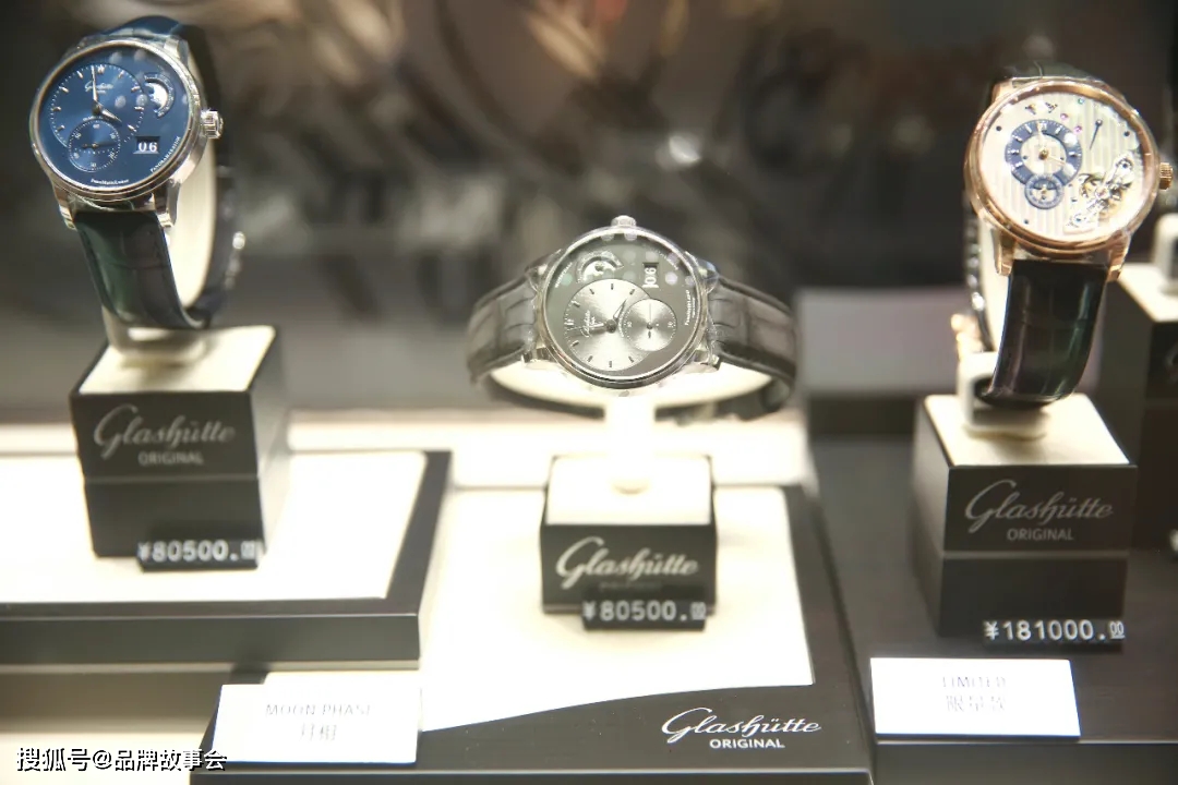 �ںϾ�����Ħ��,�����߽������յ�ԭ���ڳɶ���ʱ��֮��