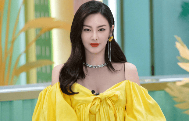 设计|乘风破浪的姐姐张雨绮 , 虽为辣妈 , 但仍宛如少女