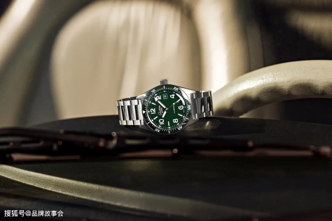 �ںϾ�����Ħ��,�����߽������յ�ԭ���ڳɶ���ʱ��֮��