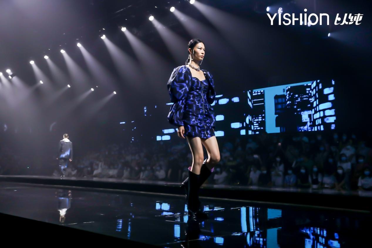切换|YISHION以纯 2022春夏时装秀 多场景切换的穿衣哲学