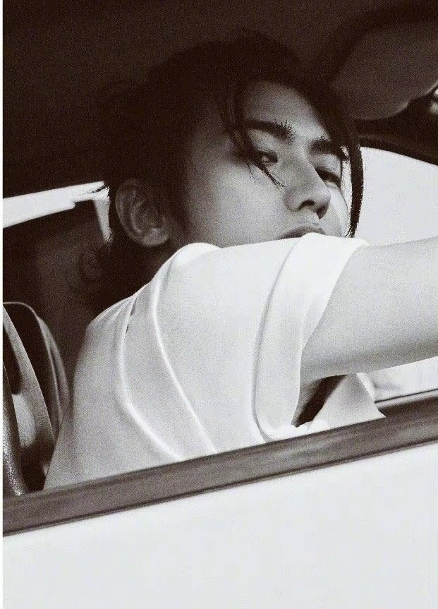 作为一个|蔡徐坤全新杂志曝光，首次挑战硬汉风格，这个风格hold住了吗