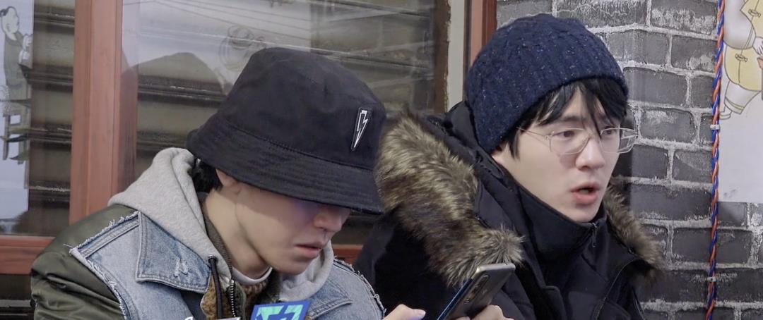 手机|《恰好是少年》王俊凯这样算轧戏吗？频繁低头玩手机，怕素颜被曝