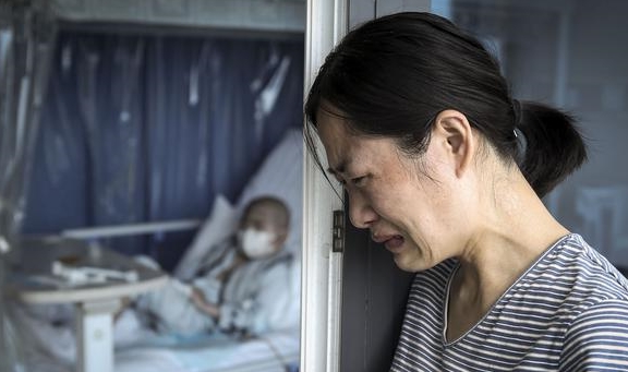 女子|儿子患重症女子生二胎给自己留后路，丈夫得知原因反手就是一耳光