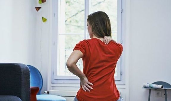 月子|九成宝妈产后腰疼，元凶多半是月子期几个坏习惯，三招教你躲过它