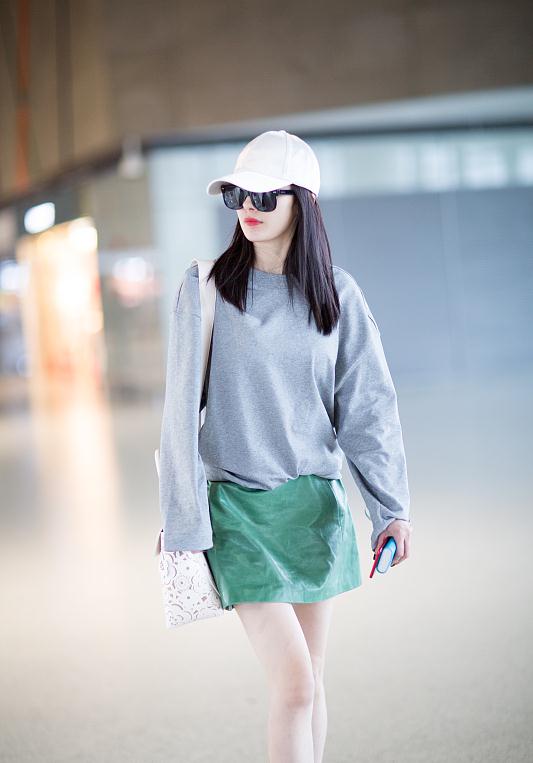 服装|杨幂真的好勇敢啊，和小9岁的许凯演情侣，看照片还挺有cp感